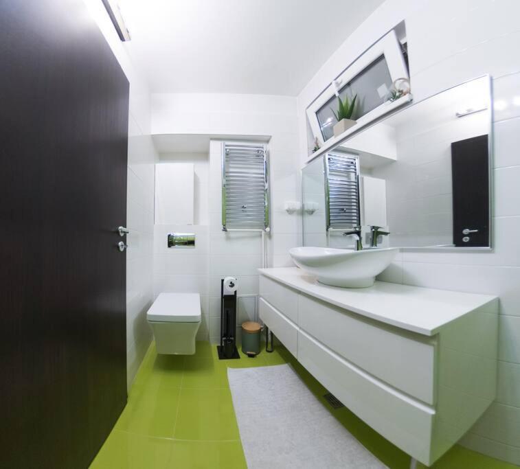Central Oasis Apartment Bucharest Exterior photo