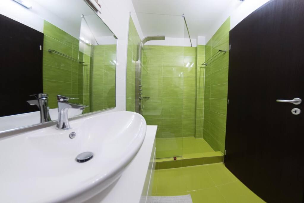 Central Oasis Apartment Bucharest Exterior photo